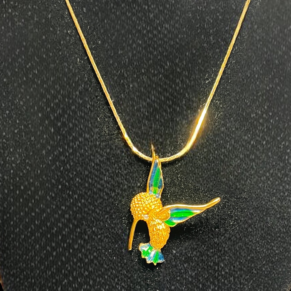 Vintage 1980s Hummingbird Pendant Necklace 
Gold Tone Enamel Wings & Rhinestones